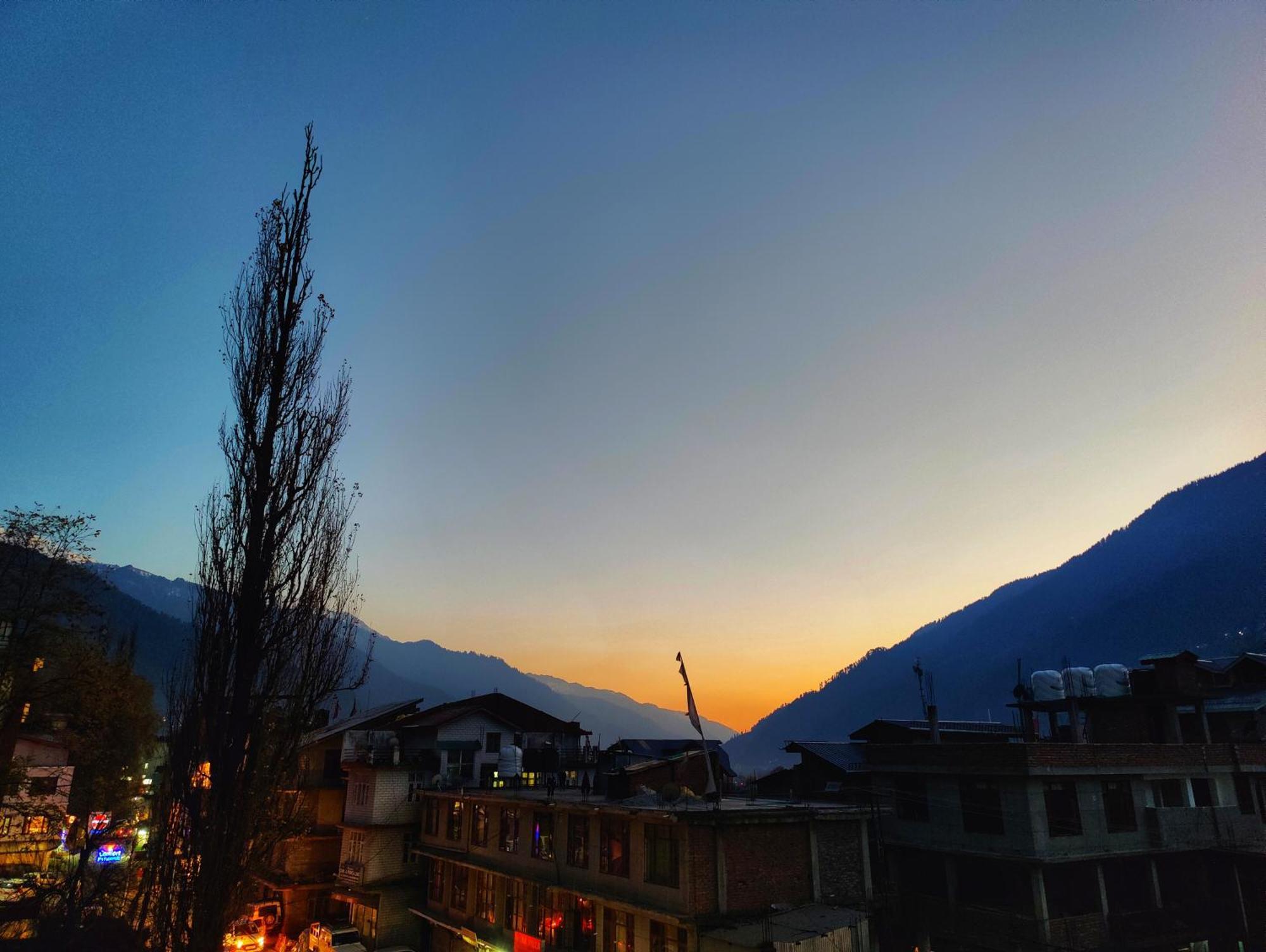 Surya International Hotel Manali Near Mall Road Exterior photo