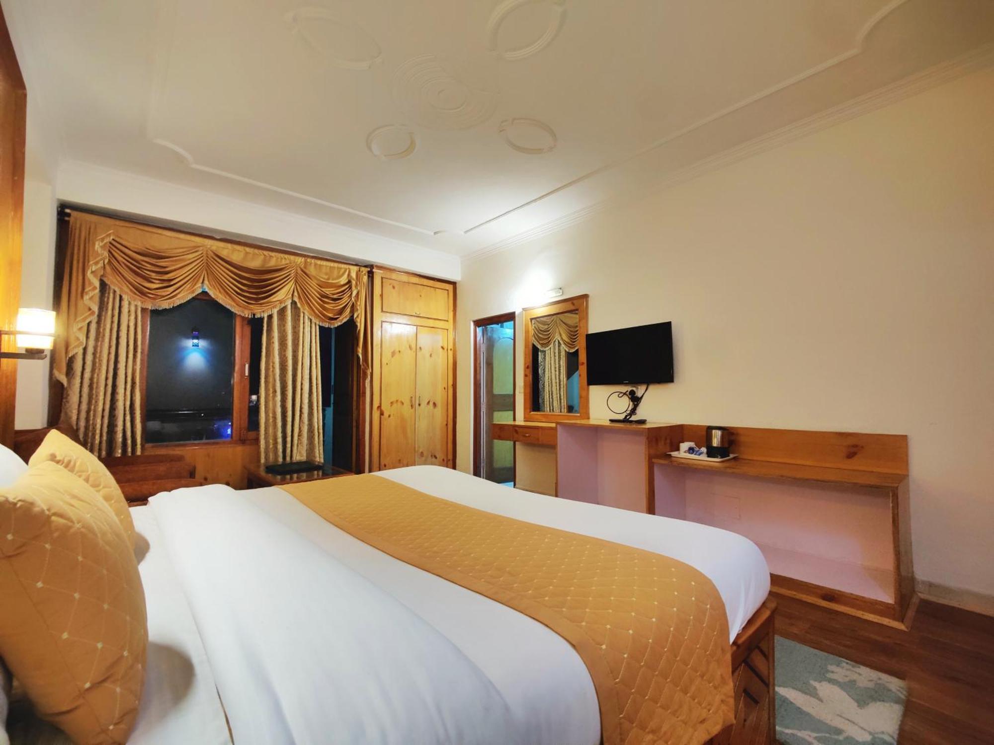 Surya International Hotel Manali Near Mall Road Exterior photo