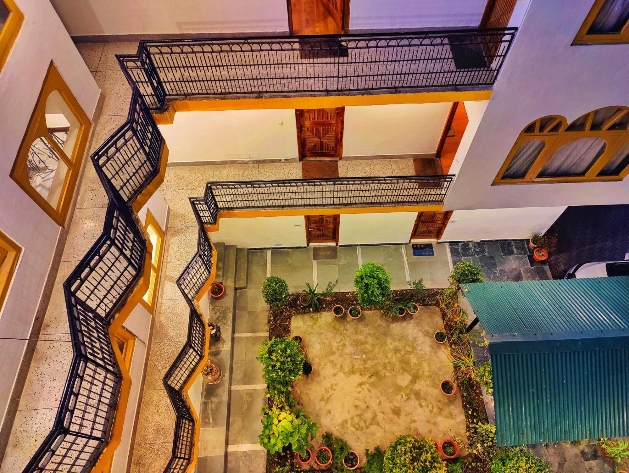Surya International Hotel Manali Near Mall Road Exterior photo